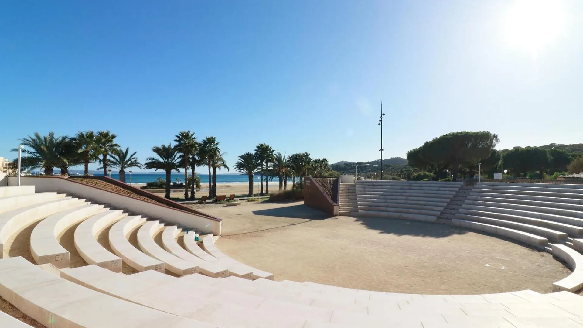 Studio Cabine Neuf 4 Personnes - Bormes Les Mimosas - 300M De La Plage De La Faviere 0*, Bormes-les-Mimosas France