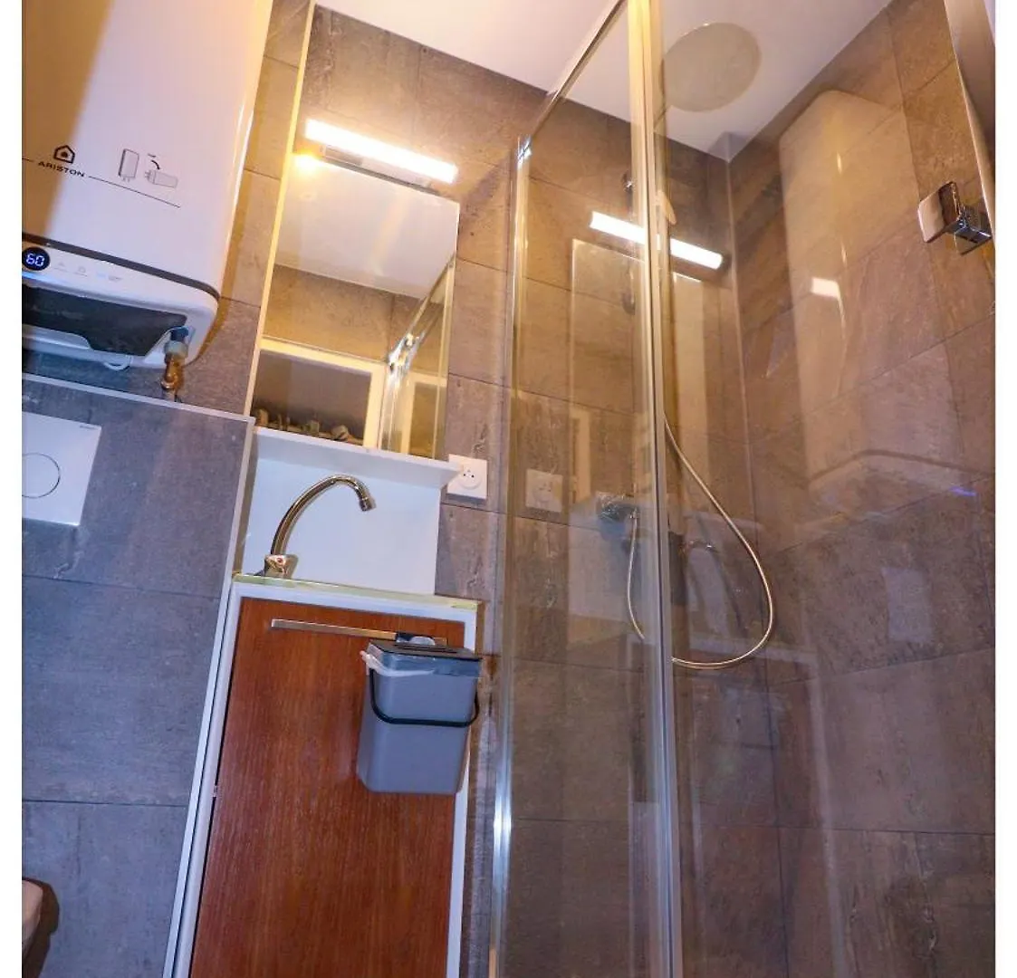 Apartment Studio Cabine Neuf 4 Personnes - Bormes Les Mimosas - 300M De La Plage De La Faviere France